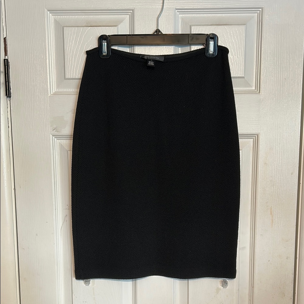 St. John Black Knee-Length Textured Pencil Skirt